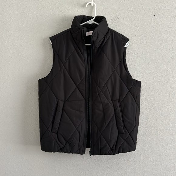 Pink Lily MOUNTAINSIDE MOMENT BLACK QUILTED PUFFER VEST - Picture 4 of 10